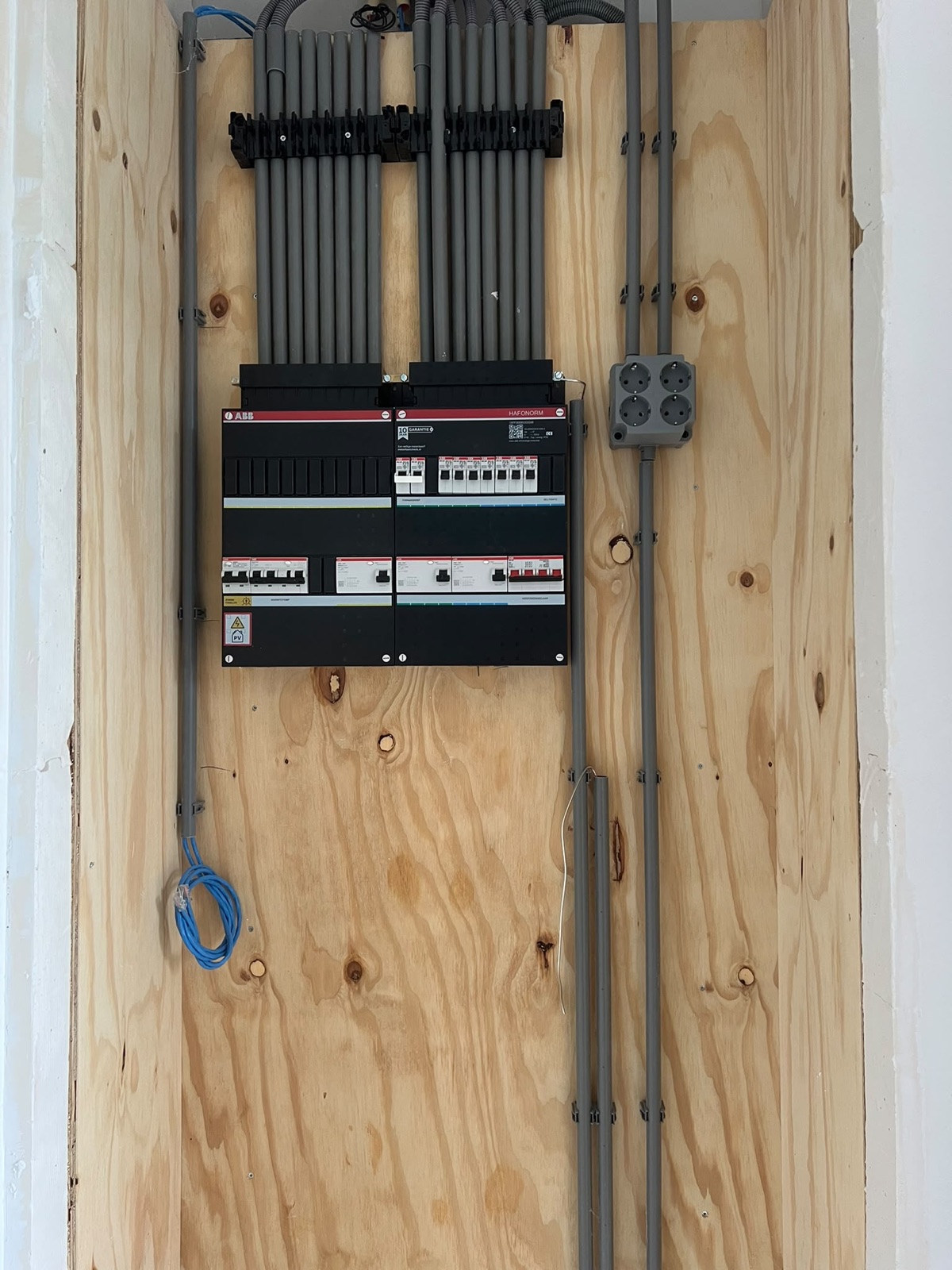 Afgemonteerde ABB groepenkast, strak opgeleverd door SC Elektro